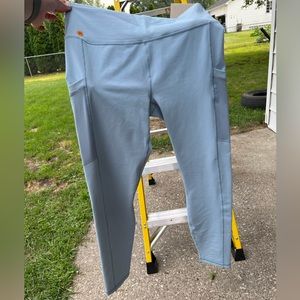Sky blue 7/8 leggings with 2 mesh side pockets